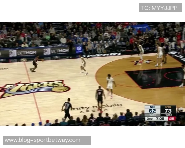 埃奇库姆倒地抢断展现速度76人迅速暂停保护球权 埃奇库姆倒地抢断展现速度76人迅速暂停保护球权