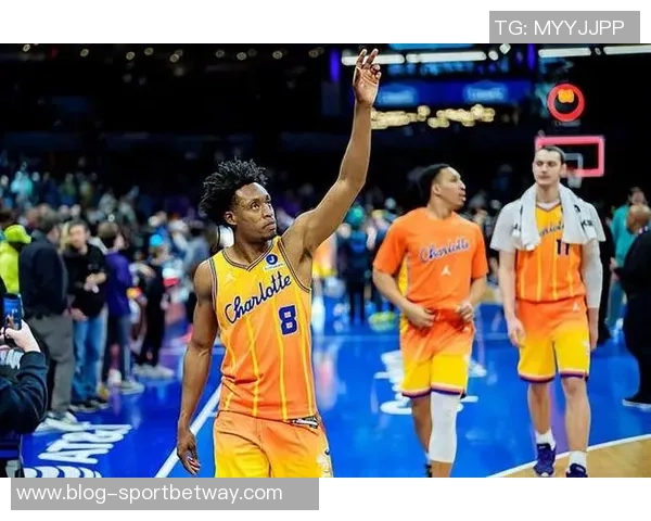 黄蜂主帅称三球替补体现领袖风范与无私奉献精神